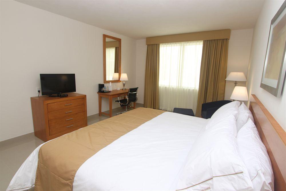 Wyndham Garden Playa Del Carmen Hotell Eksteriør bilde A typical hotel room
