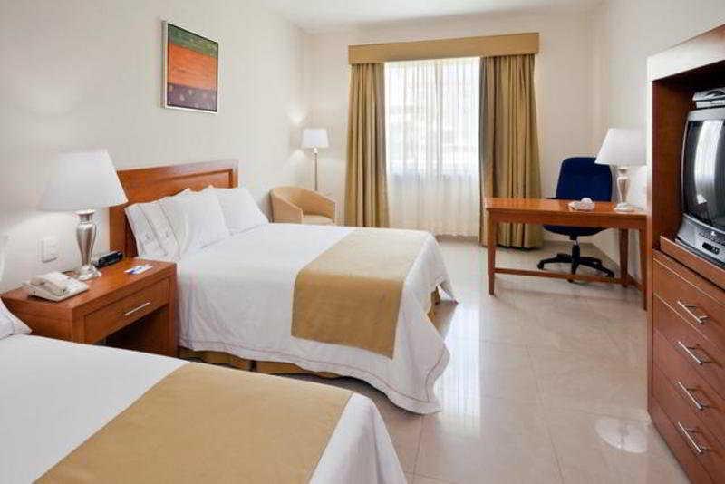 Wyndham Garden Playa Del Carmen Hotell Eksteriør bilde A typical hotel room