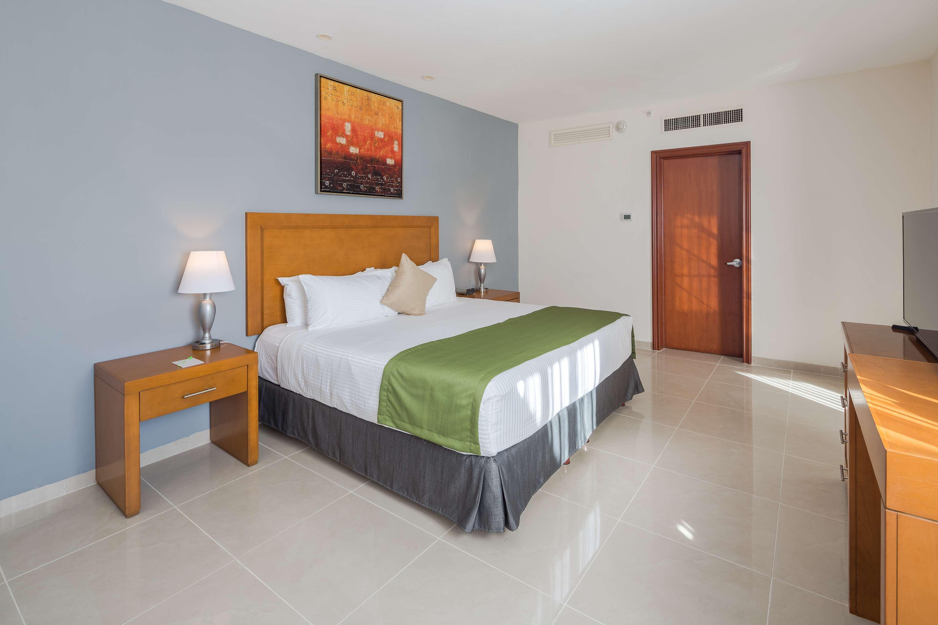 Wyndham Garden Playa Del Carmen Hotell Rom bilde