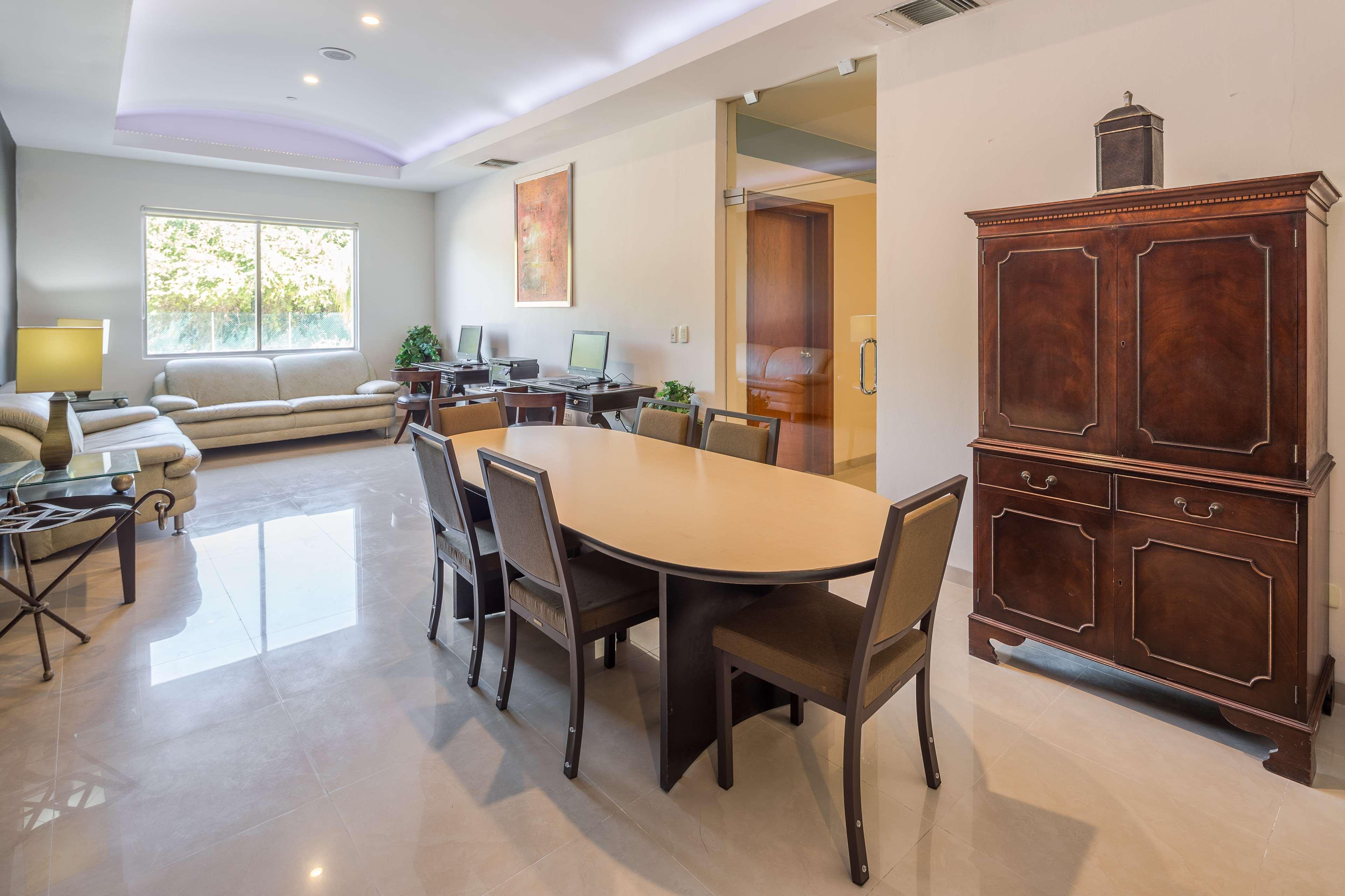 Wyndham Garden Playa Del Carmen Hotell Eksteriør bilde A dining room
