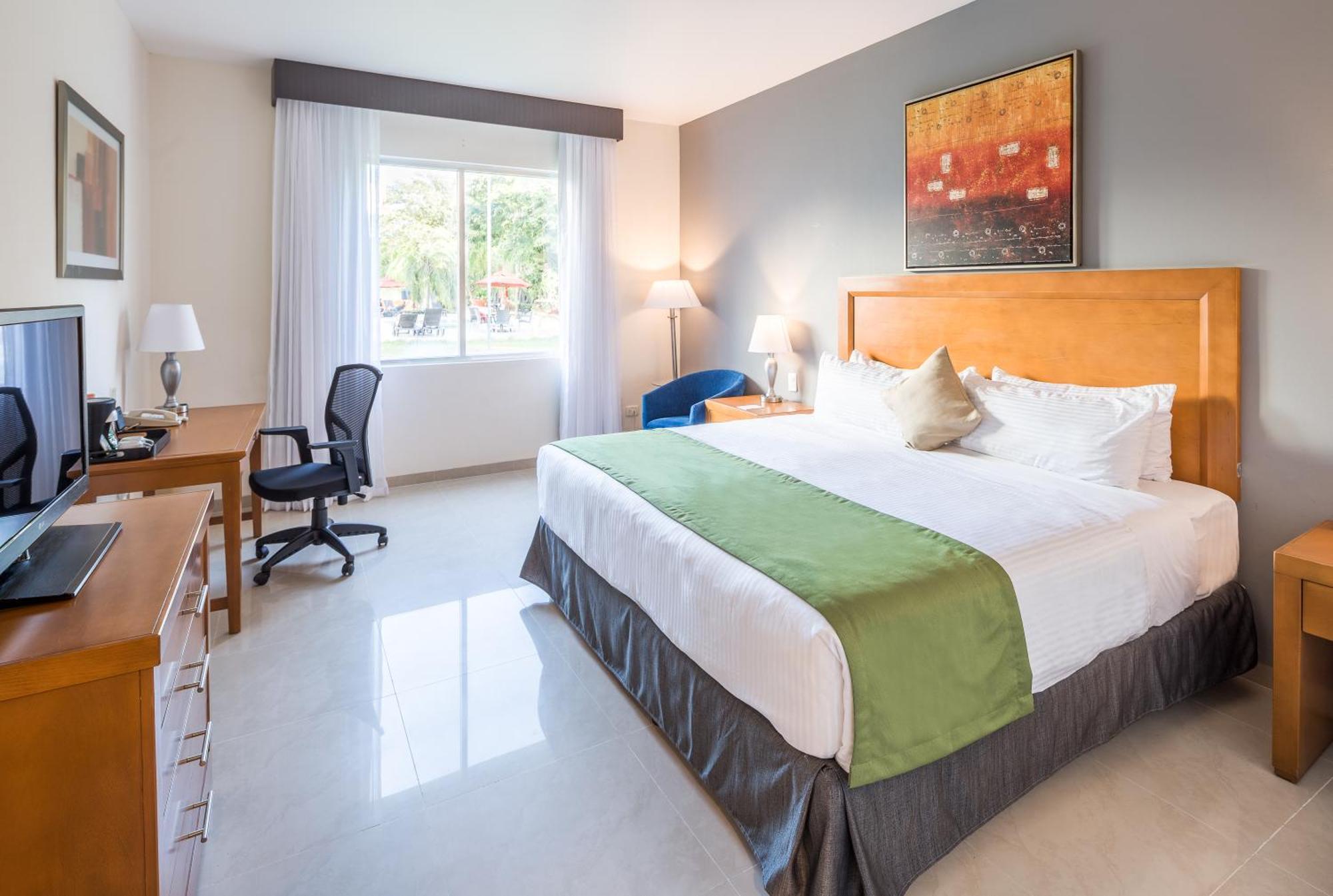 Wyndham Garden Playa Del Carmen Hotell Eksteriør bilde A typical hotel room