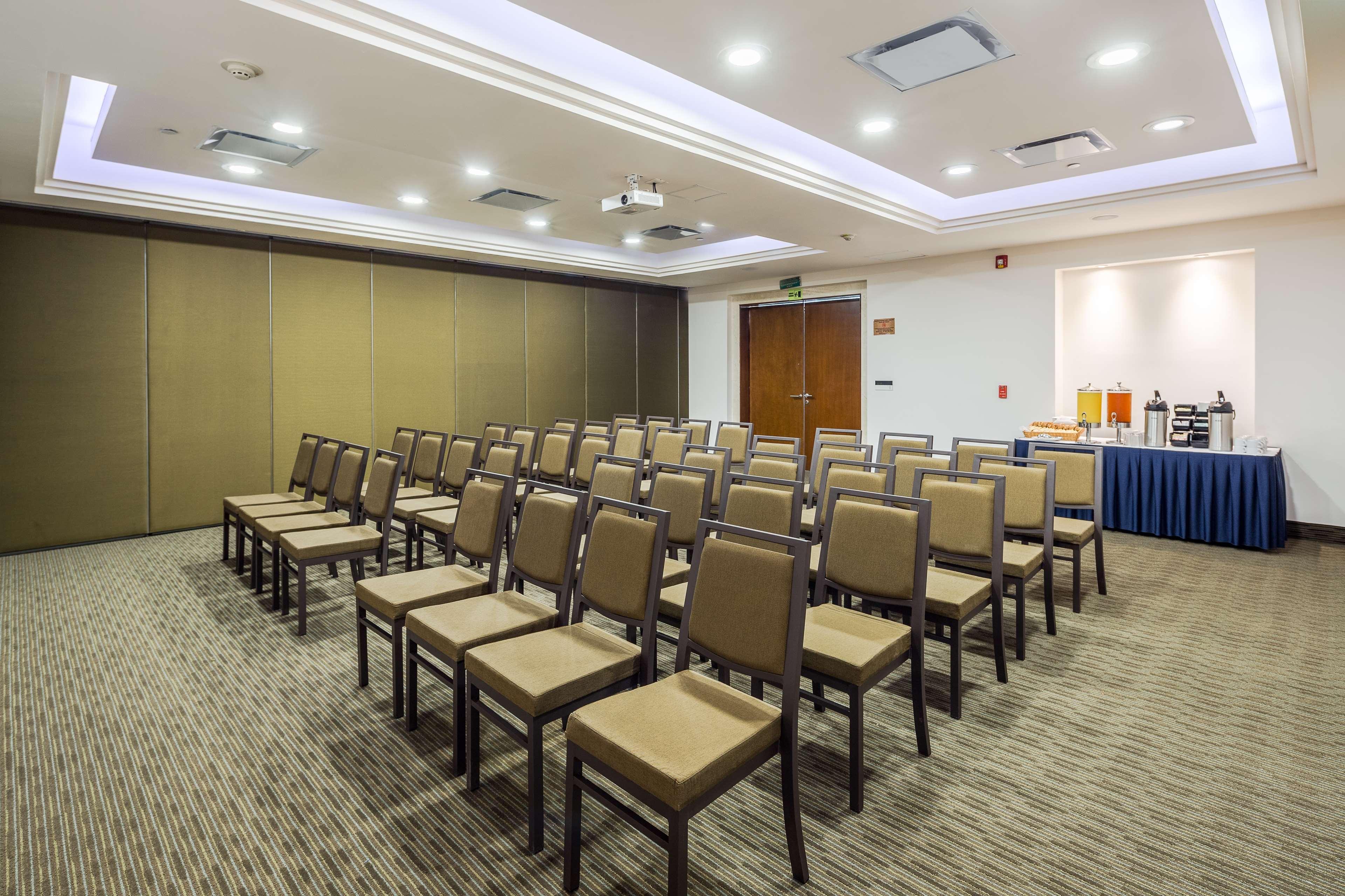 Wyndham Garden Playa Del Carmen Hotell Eksteriør bilde Meeting room
