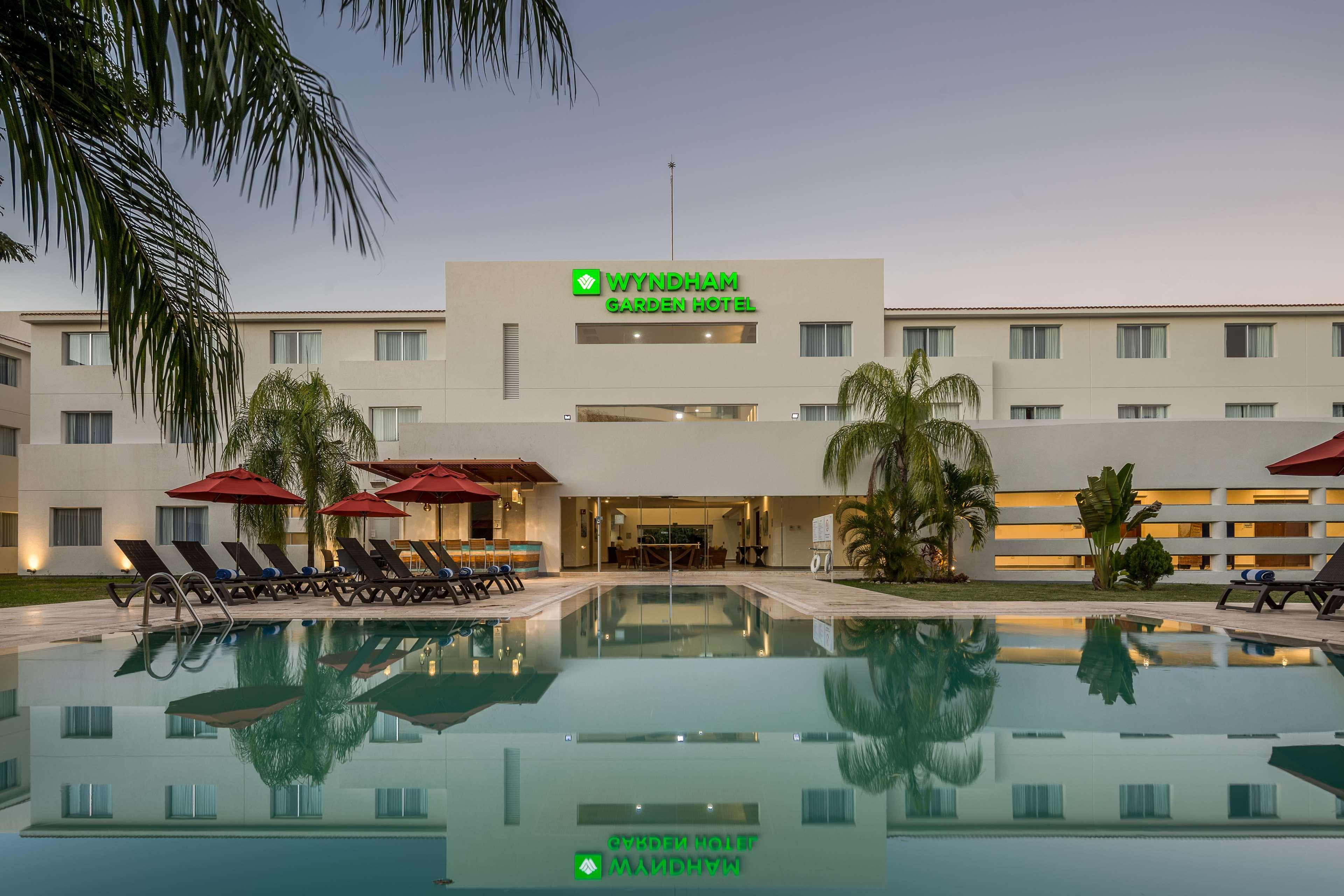 Wyndham Garden Playa Del Carmen Hotell Eksteriør bilde Holiday Inn Express Cancun