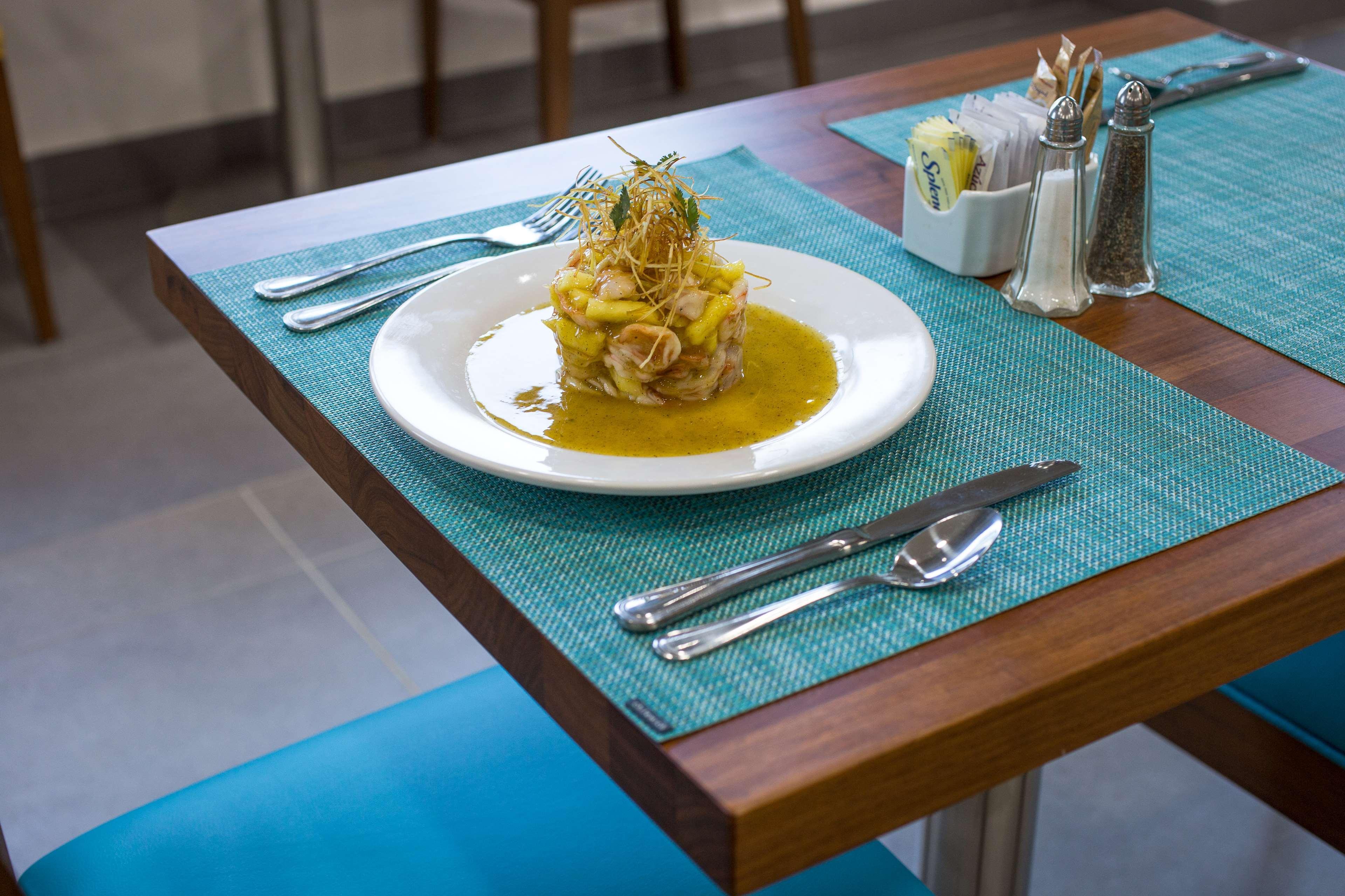 Wyndham Garden Playa Del Carmen Hotell Eksteriør bilde Ceviche