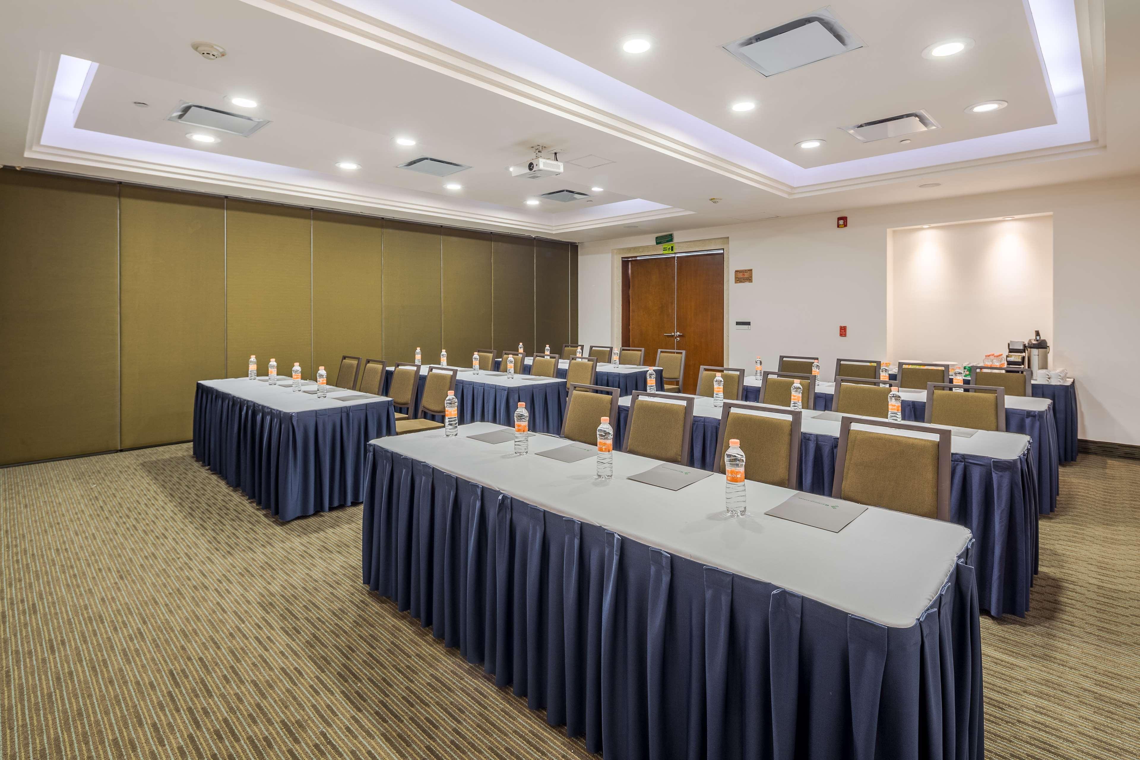 Wyndham Garden Playa Del Carmen Hotell Eksteriør bilde Meeting room
