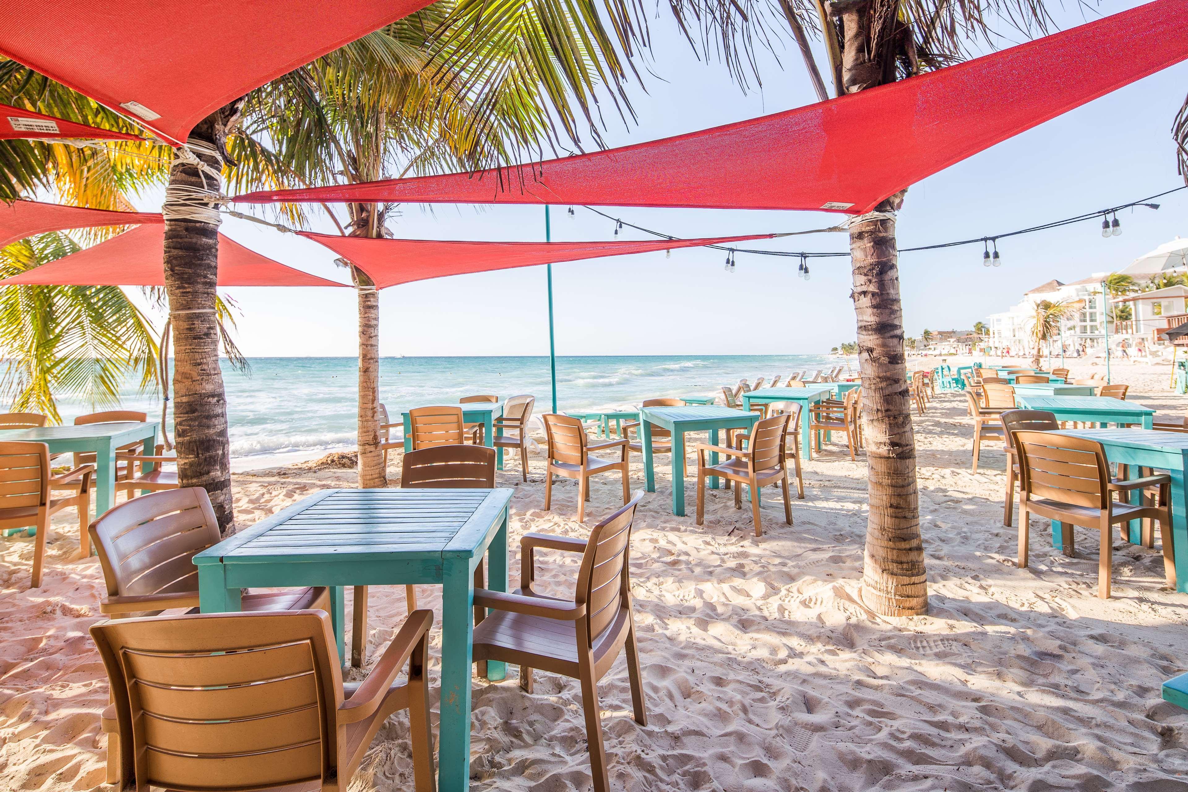 Wyndham Garden Playa Del Carmen Hotell Eksteriør bilde Beach bar in Playa del Carmen, Mexico