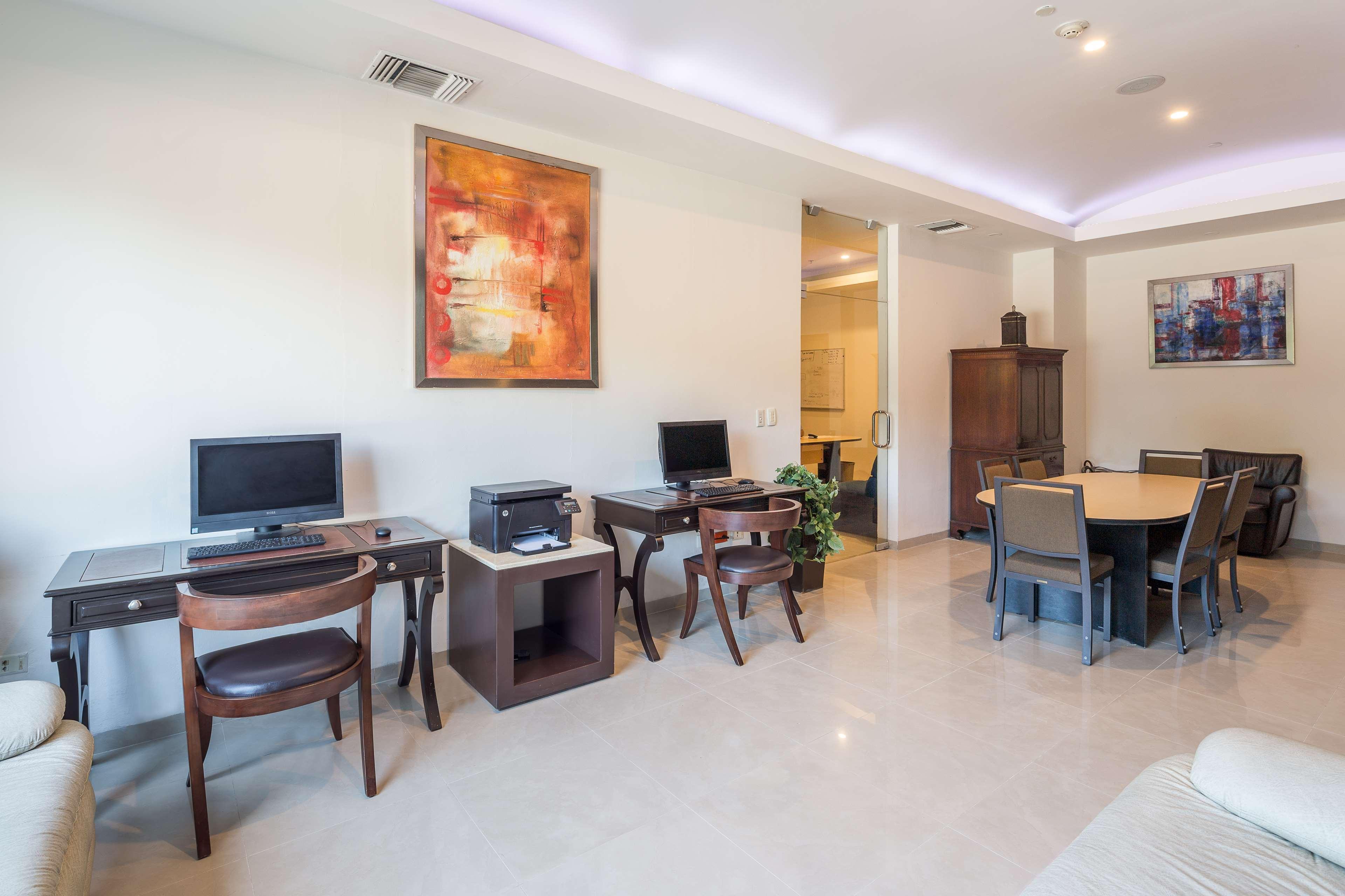 Wyndham Garden Playa Del Carmen Hotell Eksteriør bilde Business Center