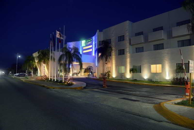 Wyndham Garden Playa Del Carmen Hotell Eksteriør bilde Holiday Inn in Cancún, Mexico