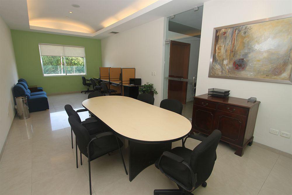 Wyndham Garden Playa Del Carmen Hotell Eksteriør bilde The interior of the office of the Mayor of San Juan